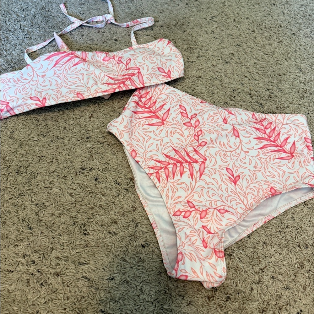 Elegant Pink Leaf Print Bikini Set